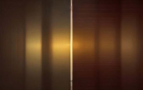 专业数字取证实验室中，分析师使用FotoForensics工具对疑似艳照门照片进行误差级别分析（ELA），屏幕显示图像篡改热图